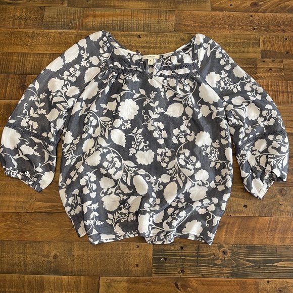 Como Blu women’s soft and light blue and white top size medium. - Picture 8 of 8